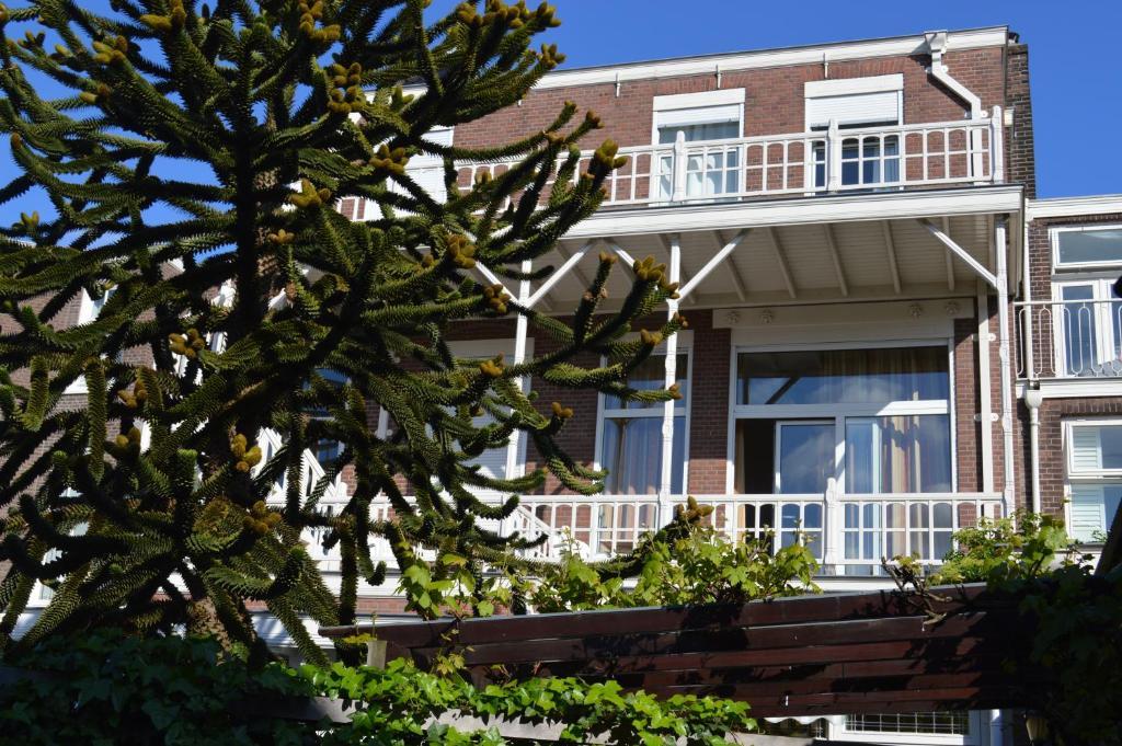 Hotel Villa Margaretha Райсвайк Екстериор снимка